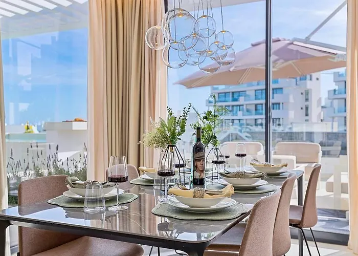 아파트 Fantastic 3bdr Penthouse - Lux 푸엔히롤라