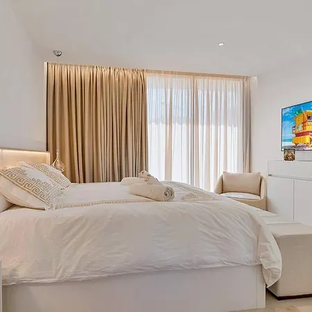 Fantastic 3bdr Penthouse - Lux