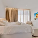 Fantastic 3bdr Penthouse - Lux