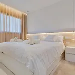 Apartment Fantastic 3bdr Penthouse - Lux