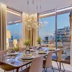 Fantastic 3bdr Penthouse - Lux